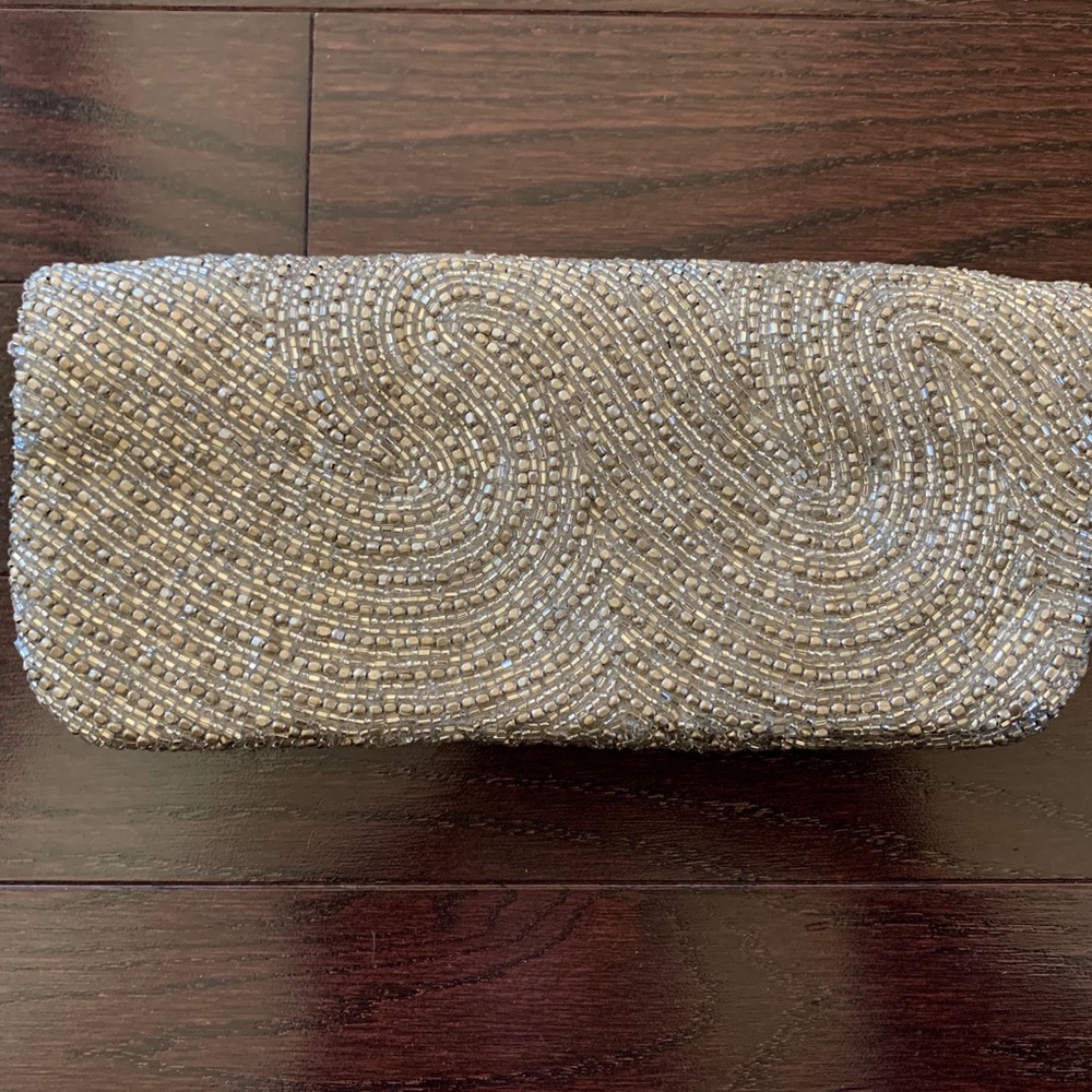 MOYNA Beaded Clutch